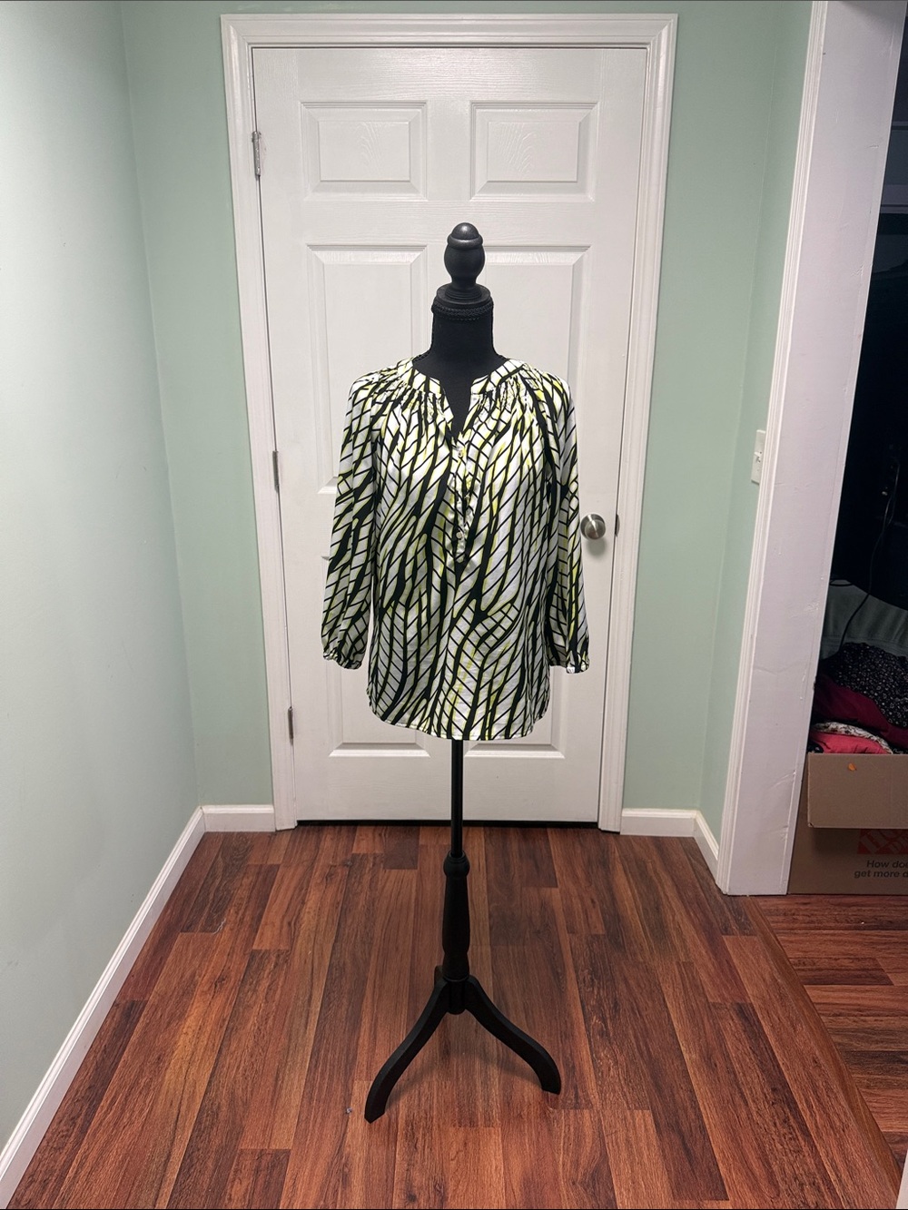 Dana Buchman White and Green Printed Blouse